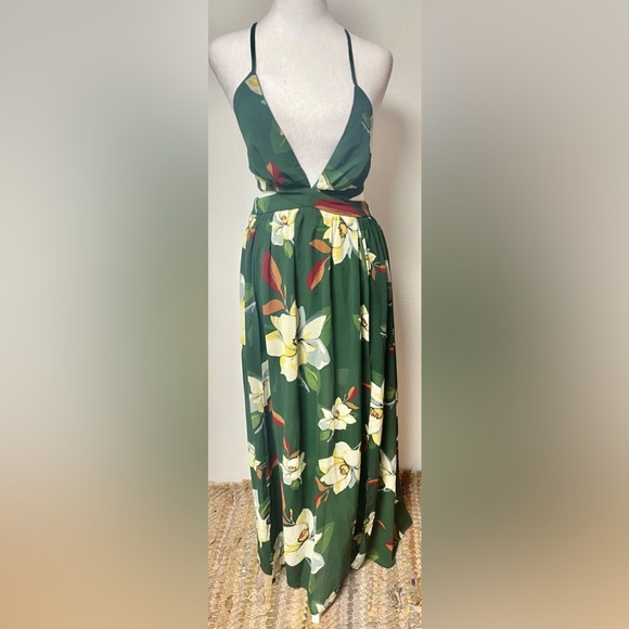 Miss Avenue Green Vibrant Floral Maxi Sundress With Side Slit
Size Medium - Picture 1 of 8